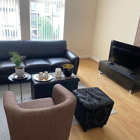 2-Bed Apartment - Sleeps 4 - Street Parking - Wifi マンチェスター エクステリア 写真