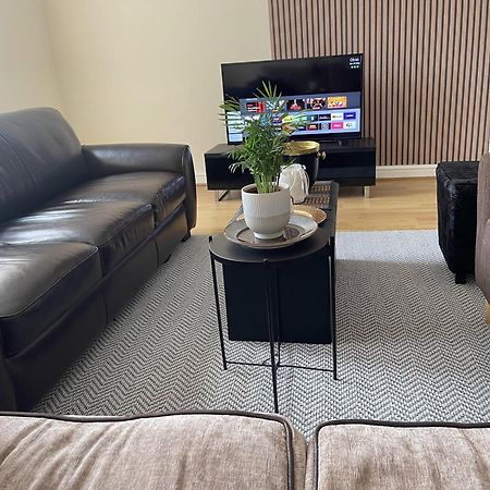 2-Bed Apartment - Sleeps 4 - Street Parking - Wifi マンチェスター エクステリア 写真