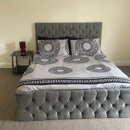 2-Bed Apartment - Sleeps 4 - Street Parking - Wifi マンチェスター エクステリア 写真