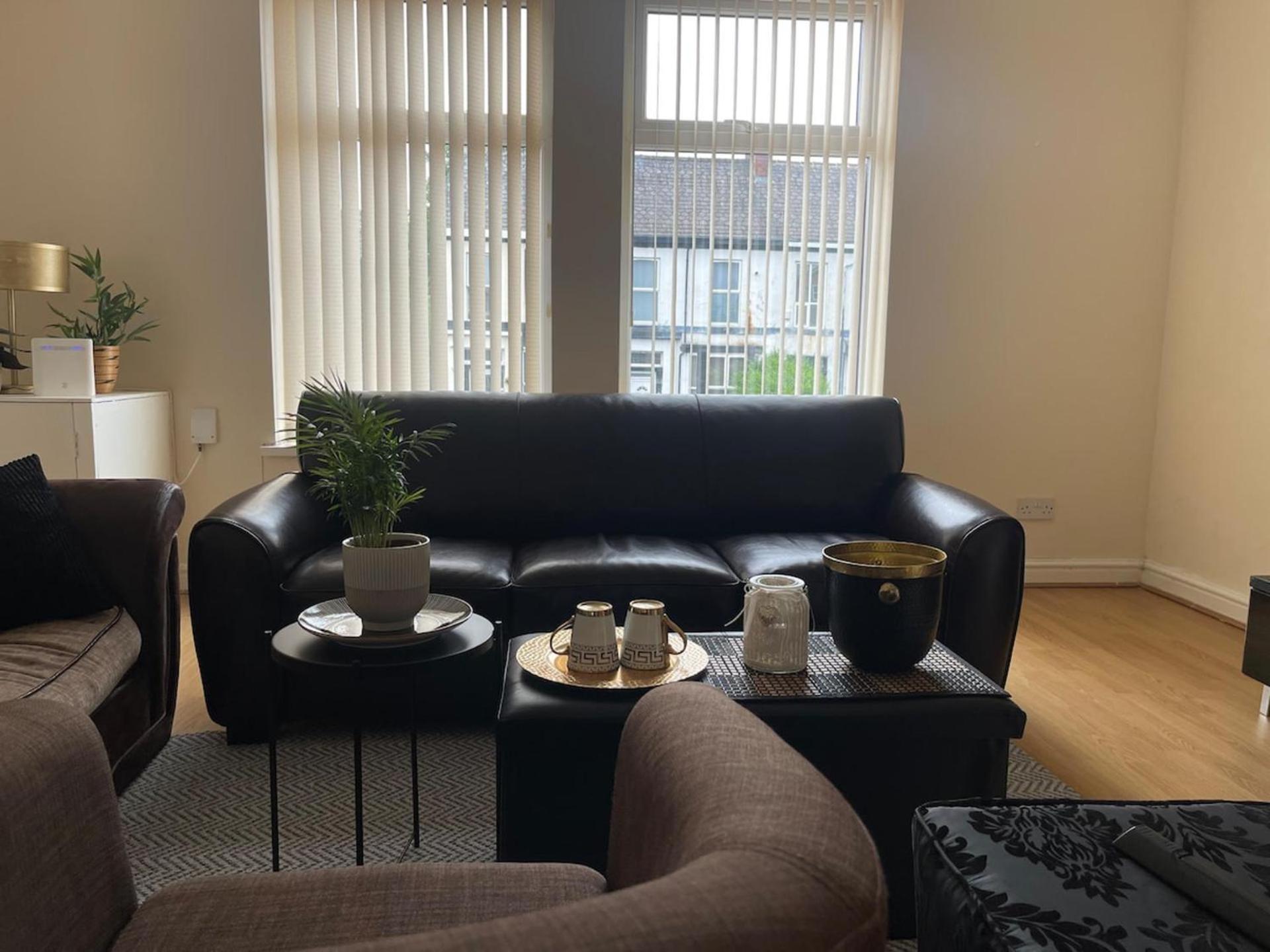 2-Bed Apartment - Sleeps 4 - Street Parking - Wifi マンチェスター エクステリア 写真