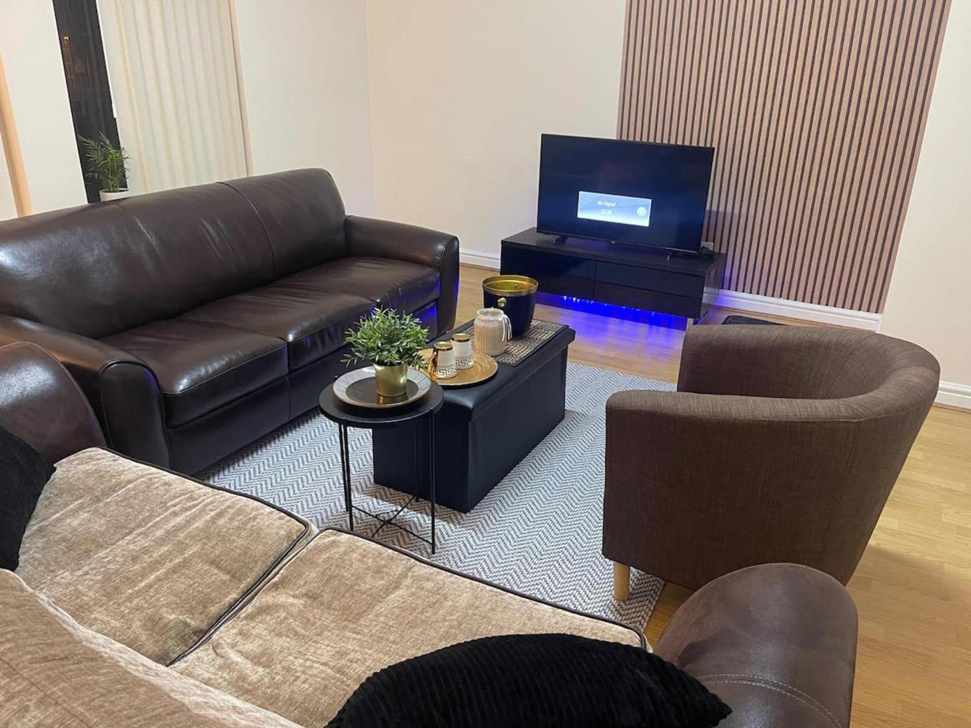 2-Bed Apartment - Sleeps 4 - Street Parking - Wifi マンチェスター エクステリア 写真
