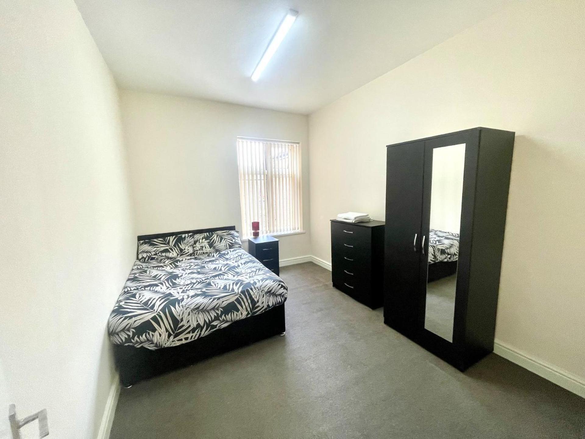 2-Bed Apartment - Sleeps 4 - Street Parking - Wifi マンチェスター エクステリア 写真