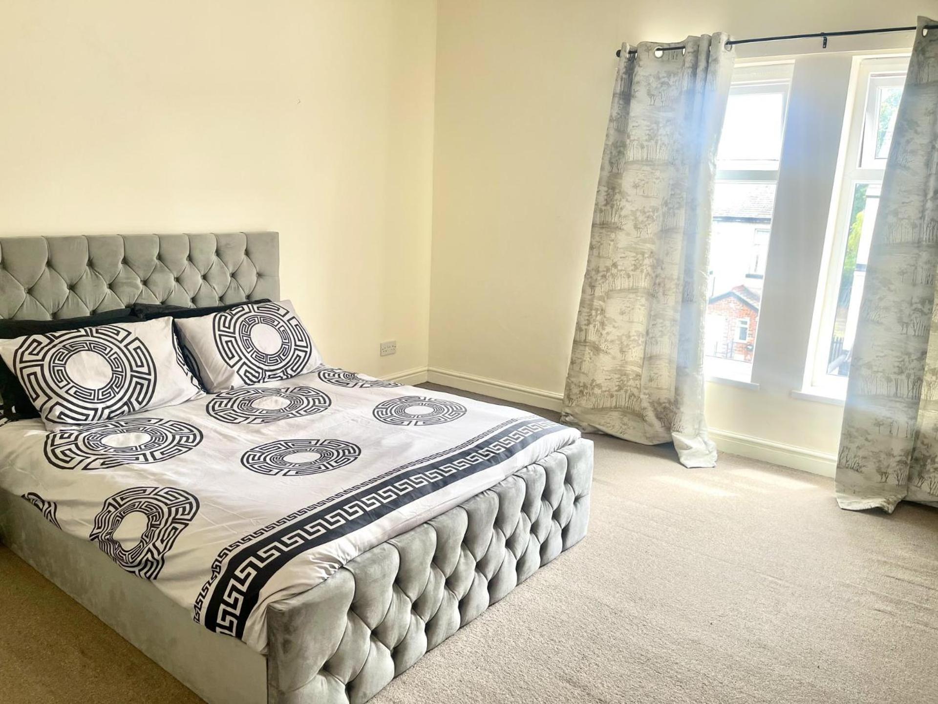2-Bed Apartment - Sleeps 4 - Street Parking - Wifi マンチェスター エクステリア 写真